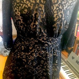 Lace peekaboo nude liner 3/4 sleeve